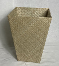 Load image into Gallery viewer, Bin - Pandanus